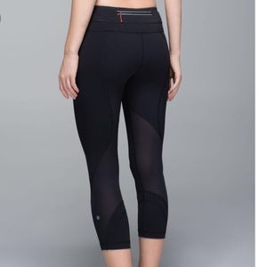 Lululemon inspire crop. Black. Size 4.